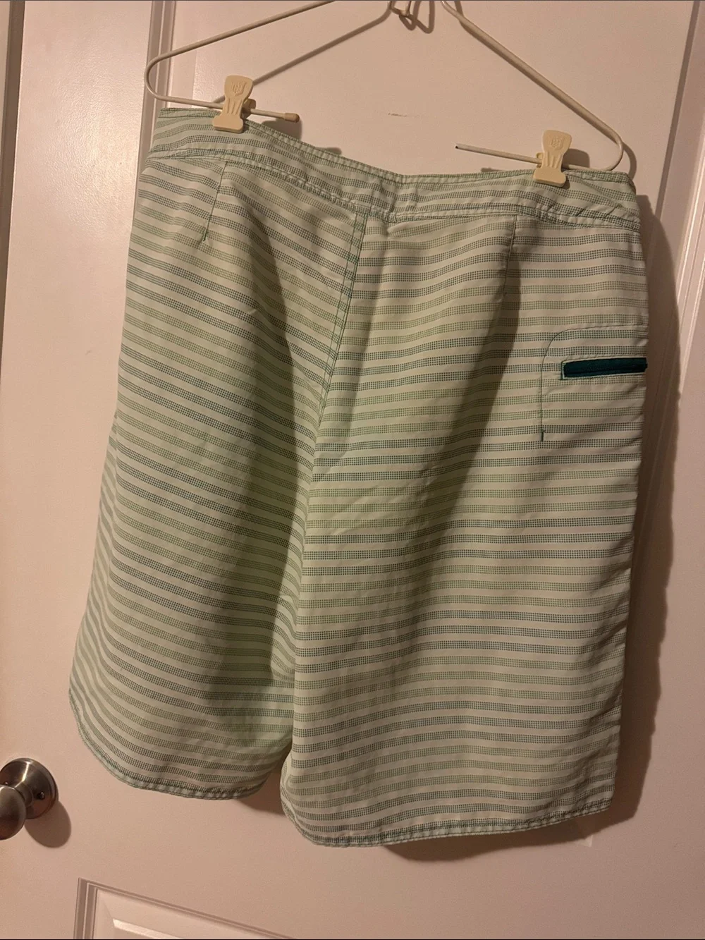 Men's Patagonia Wavefarer Board Shorts green striped size 32